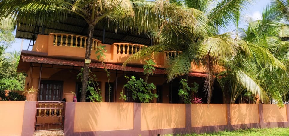 Property building, Facade/entrance, Garden