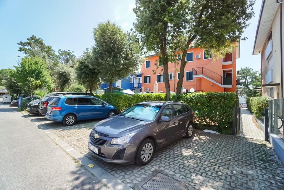 Facade/entrance, Parking