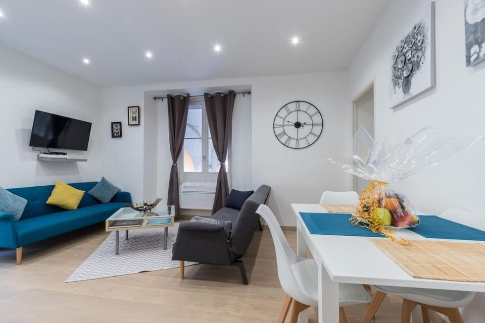Historical Apartment Hyper Center Apartment in Nice