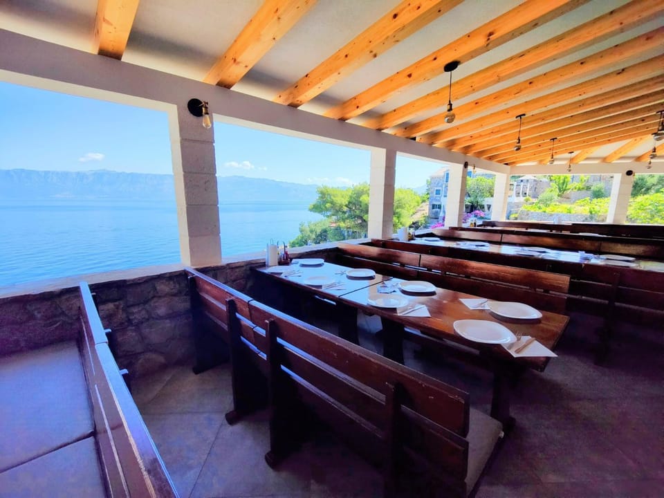 Restaurant/places to eat, Sea view