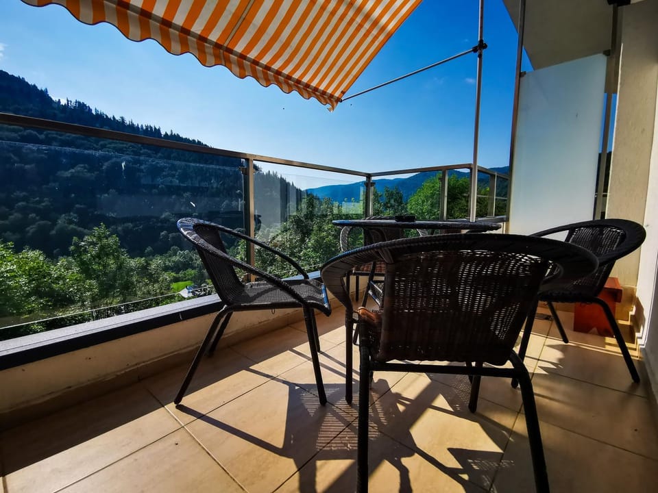 Balcony/Terrace, Seating area, Mountain view