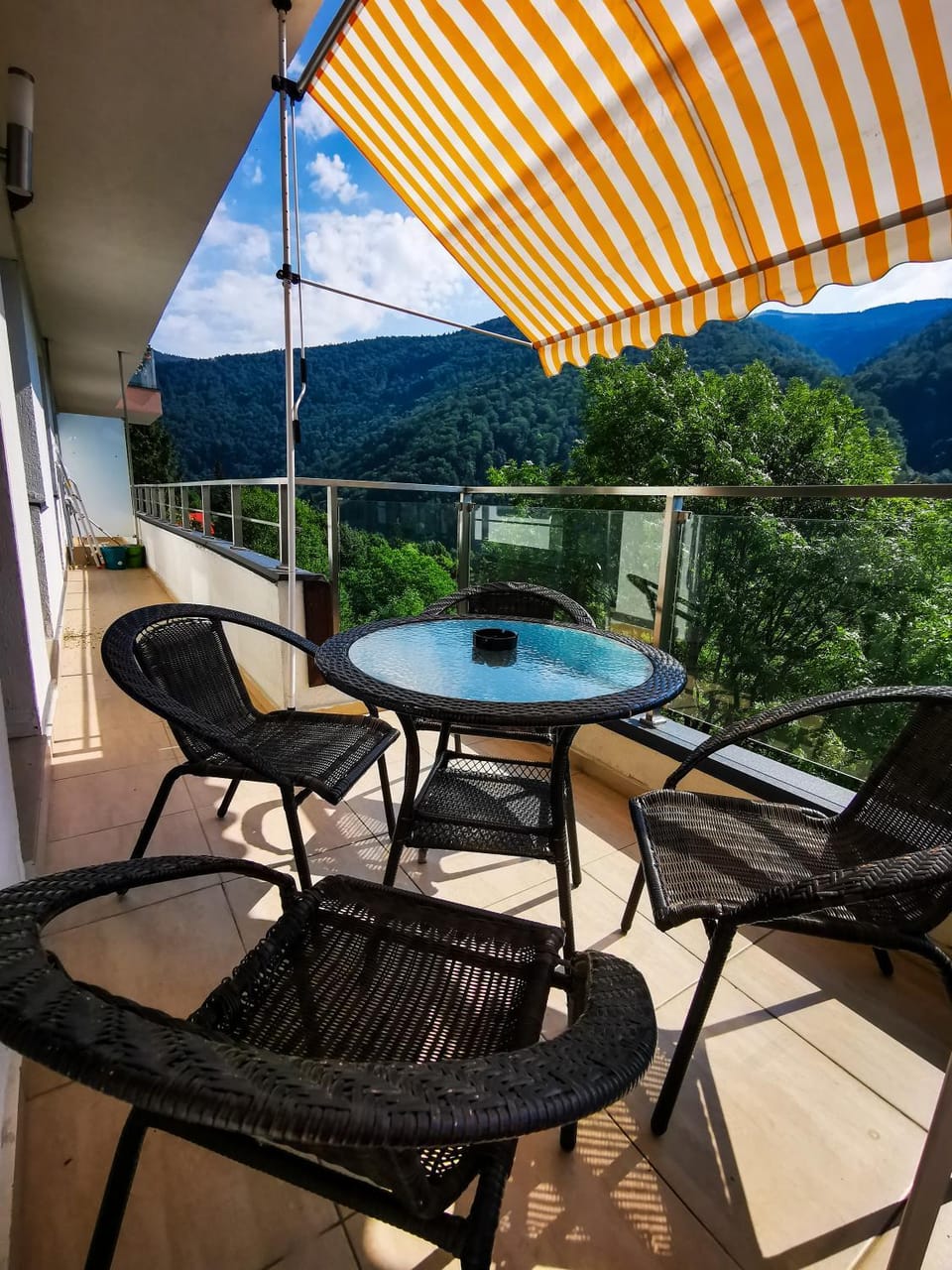 Balcony/Terrace, Seating area, Mountain view