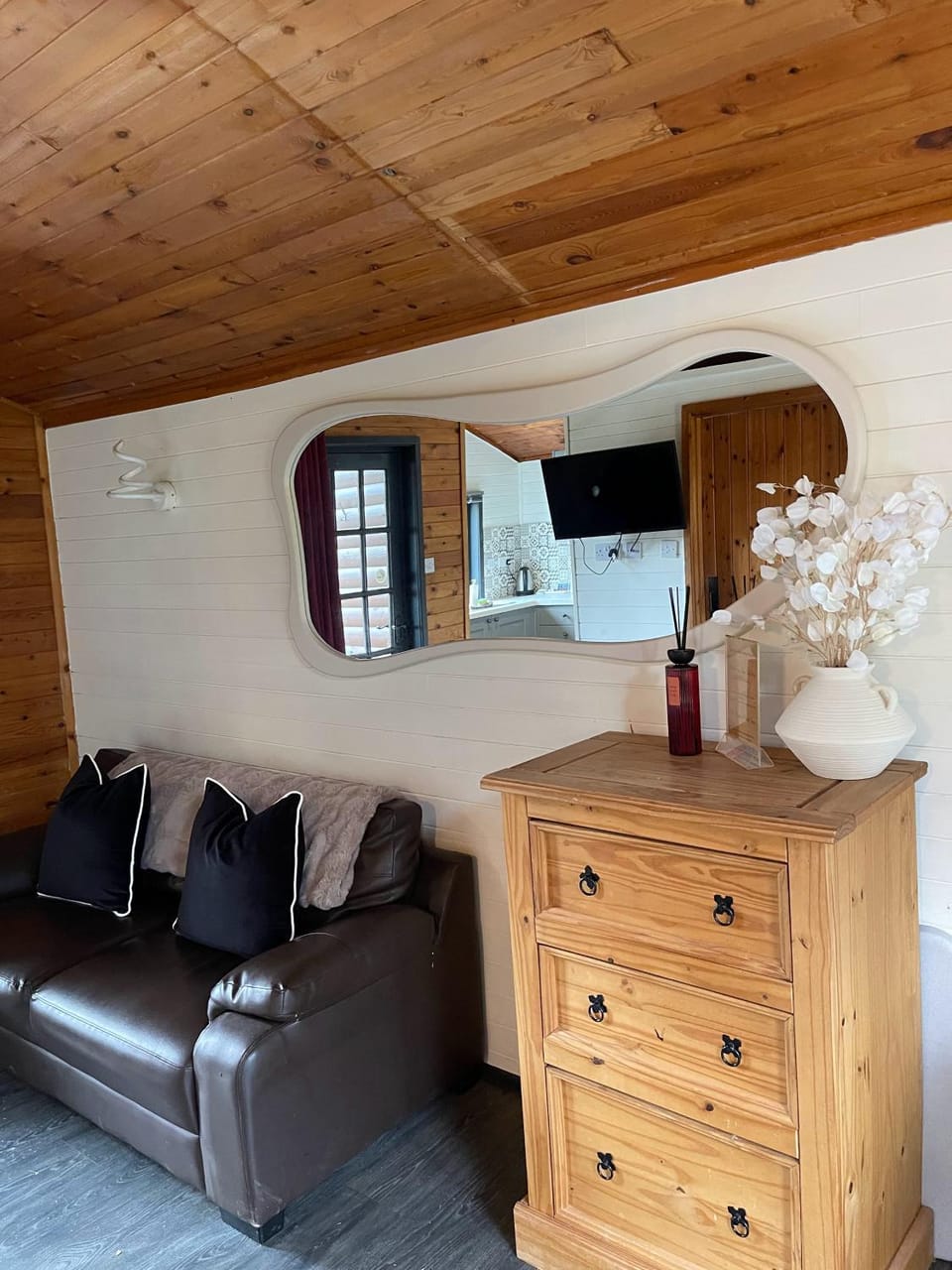 Otter 2 Lodge - Private Hot Tub- Dog Friendly - Wiltshire-Bristol House in Warminster
