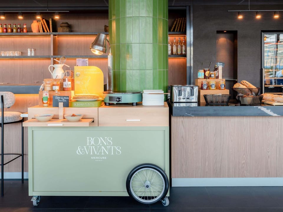 Property building, Breakfast