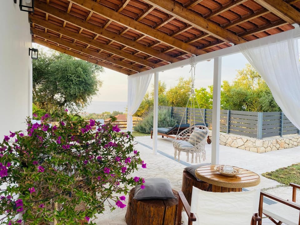 Patio, Garden, Balcony/Terrace, Seating area, Dining area, Garden view