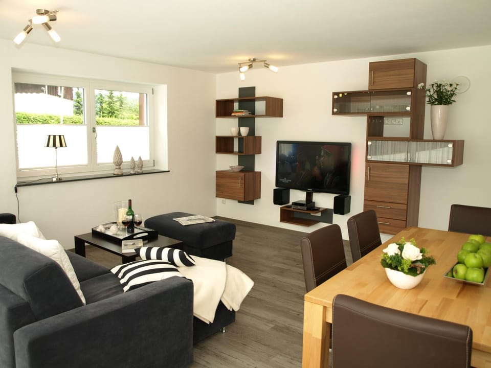 Nightclub / DJ, Living room, Seating area, Dining area