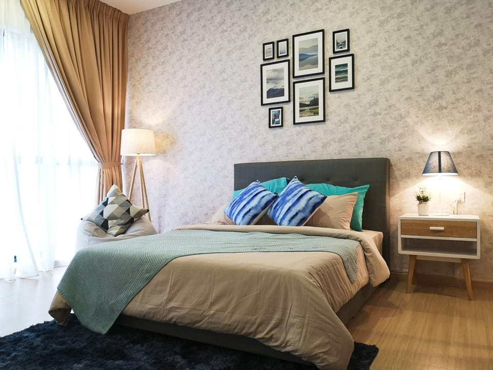 Bed, Decorative detail, Bedroom