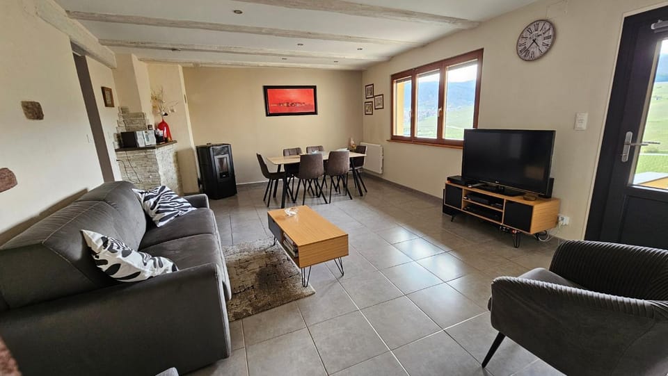 TV and multimedia, Living room, Dining area