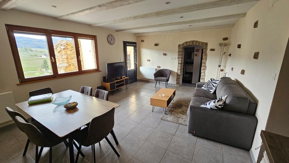 TV and multimedia, Living room, Dining area