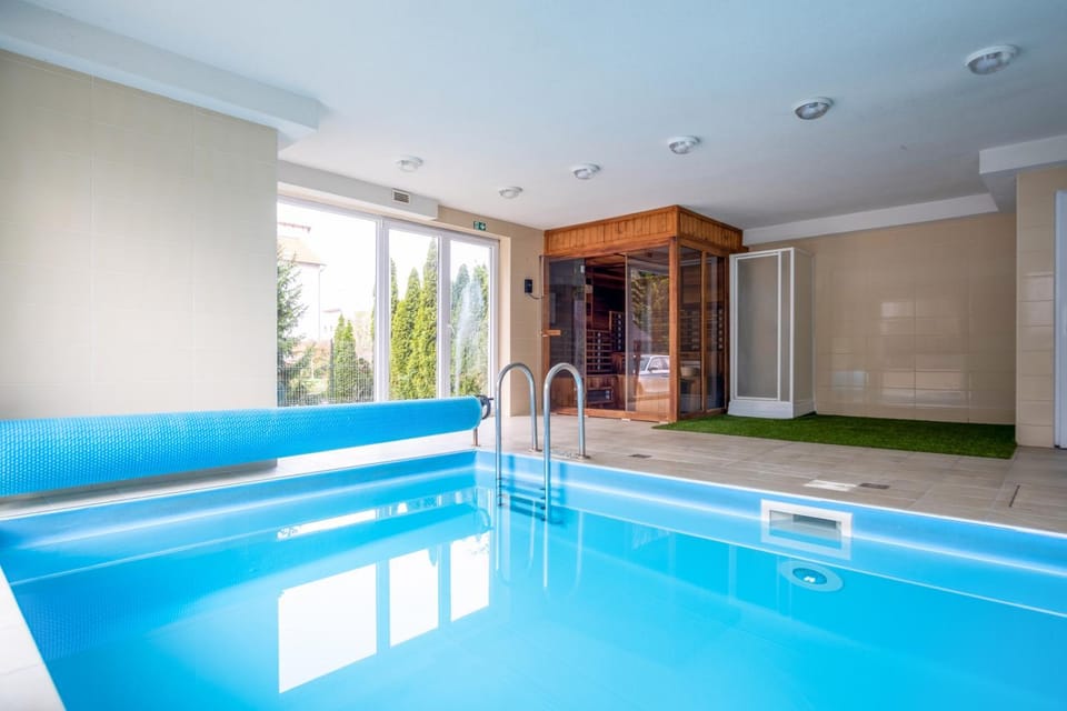 Sauna, Swimming pool