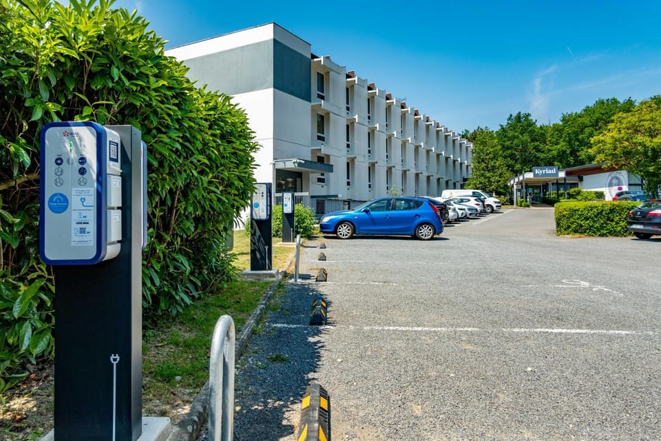 On site, Location, Parking, VIP, acessibility