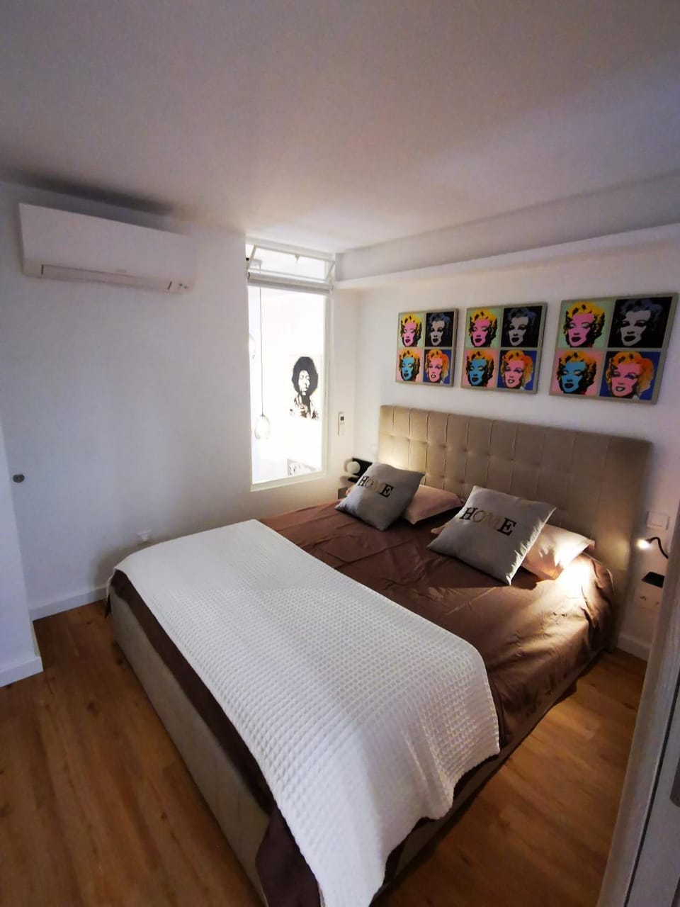 Bed, Photo of the whole room, Bedroom, air conditioner