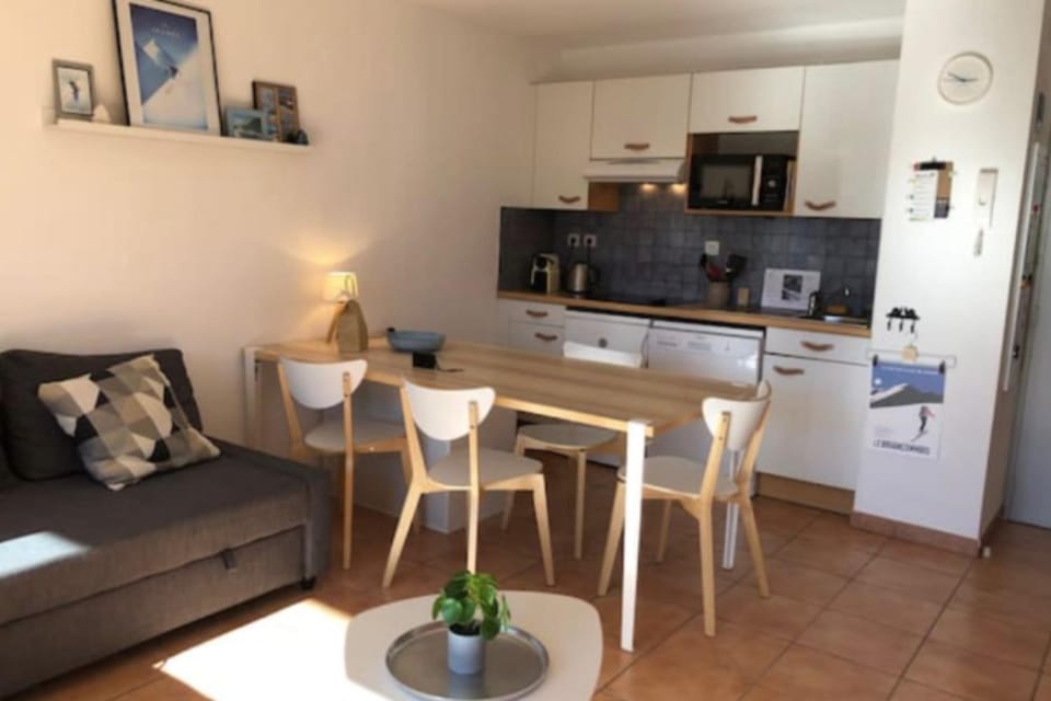 Balcony & serenity peak views Apartment in Briançon