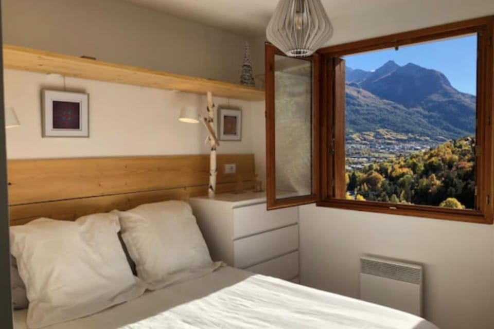 Balcony & serenity peak views Apartment in Briançon