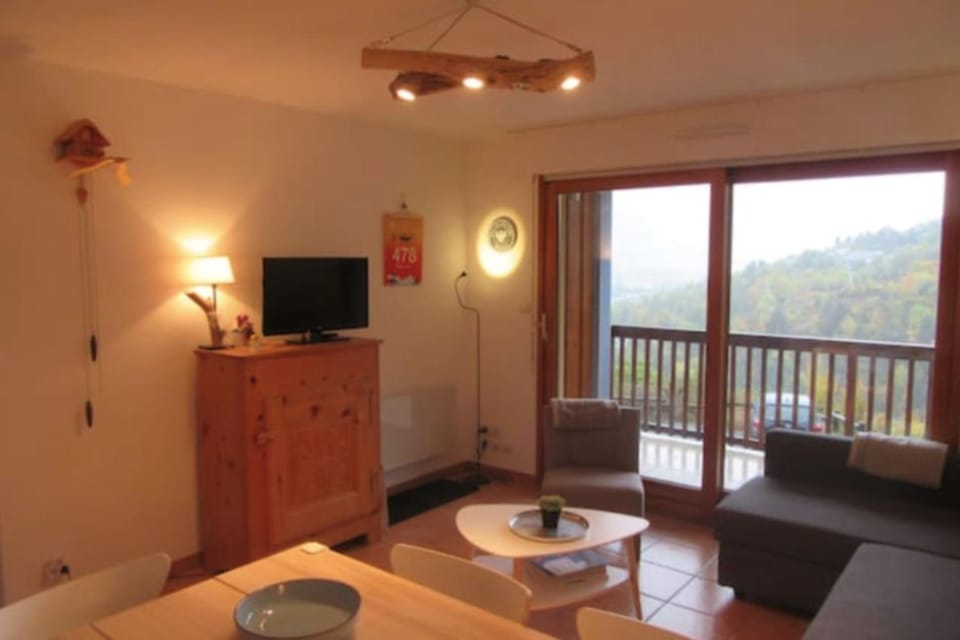 Balcony & serenity peak views Apartment in Briançon