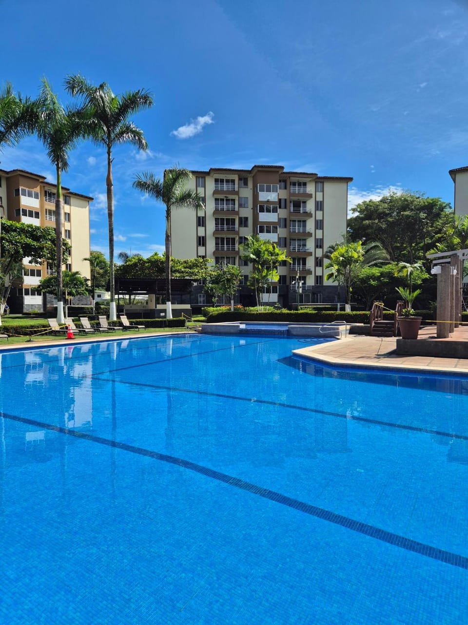 Jacó getaway, pool, beach and surf Apartment in Jaco