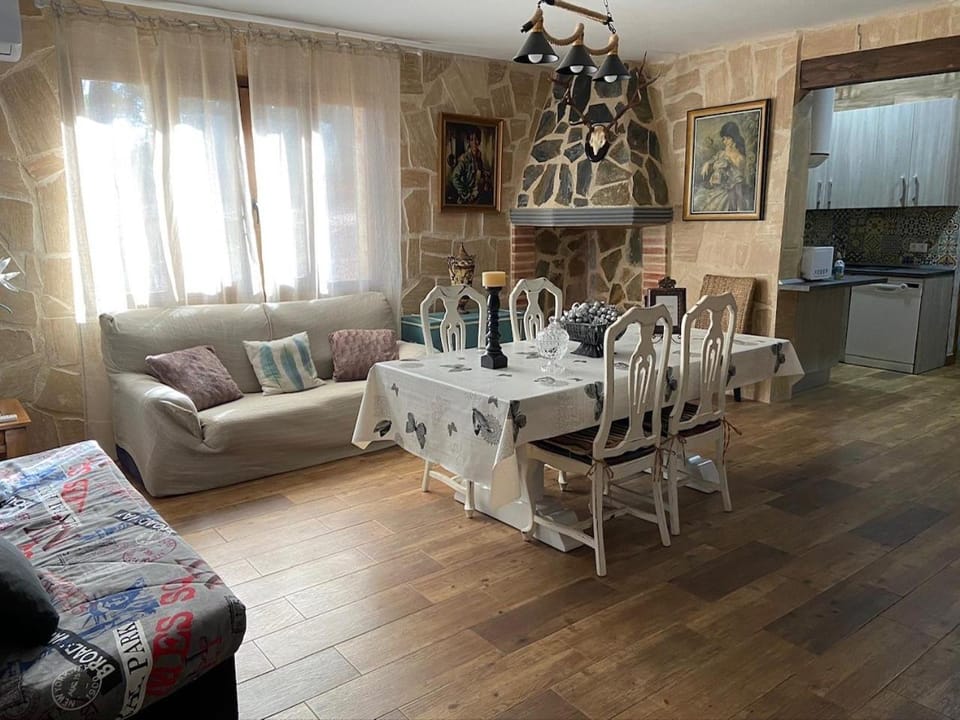 Seating area, Dining area