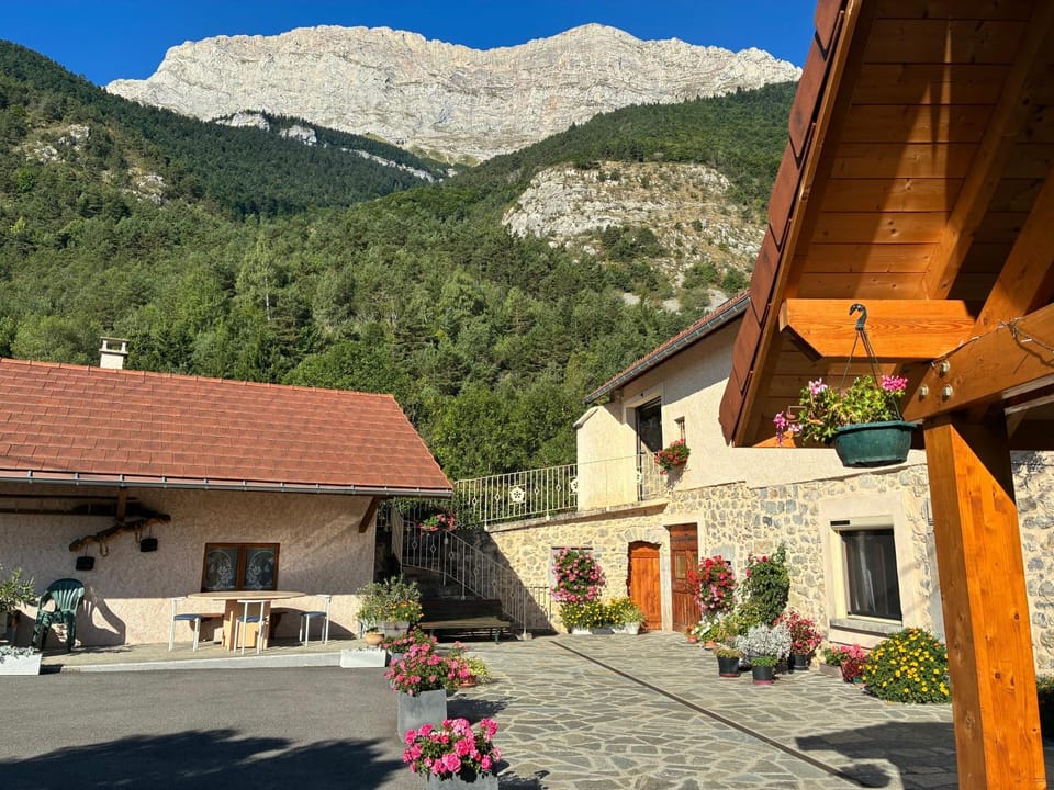 Property building, Balcony/Terrace, Mountain view