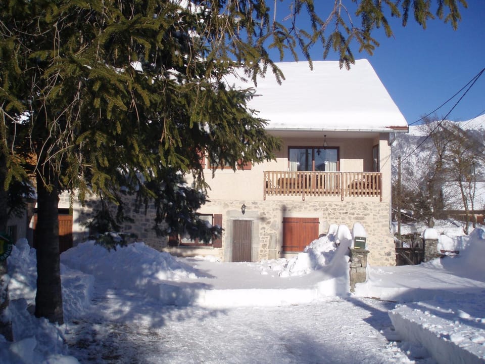 Facade/entrance, Winter
