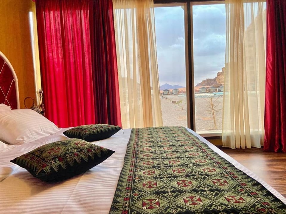 Photo of the whole room, Bedroom, Guests, Family