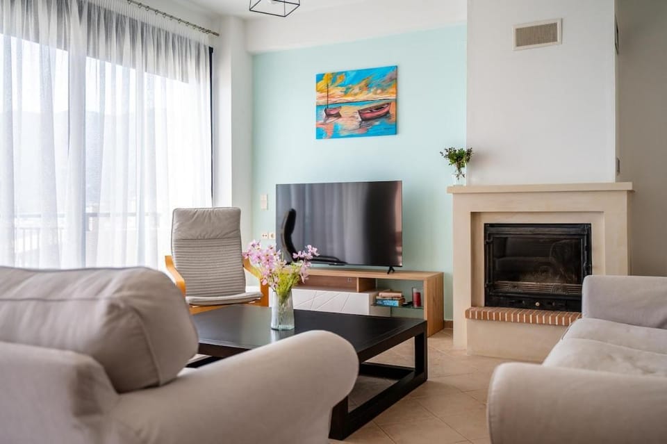 Byron's Seaside, Panoramic Sea View in Stalis Apartment in Stalida