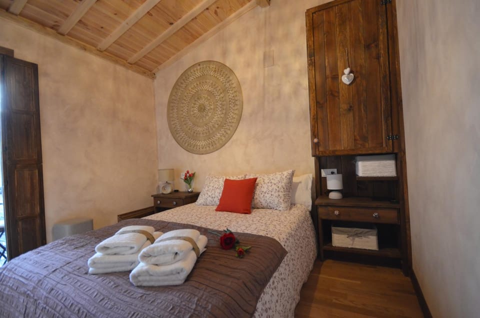 Photo of the whole room, Decorative detail