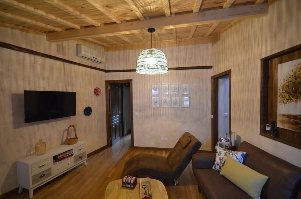 TV and multimedia, Photo of the whole room, Decorative detail