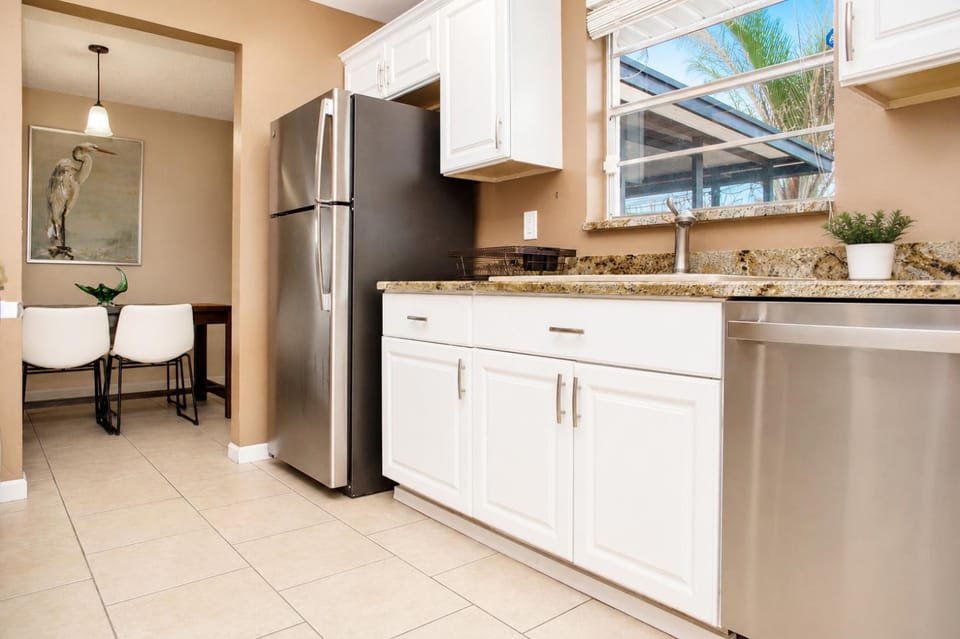 Kitchen or kitchenette, dishwasher, oven, pet friendly, stove
