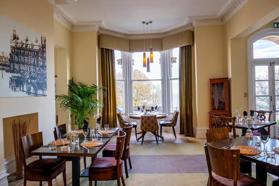 Seating area, Dining area, Sea view