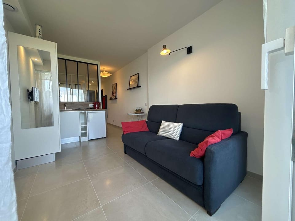 Studio en bord de mer à Royan, parking, TV, tout équipé - FR-1-494-67 Apartment in Royan