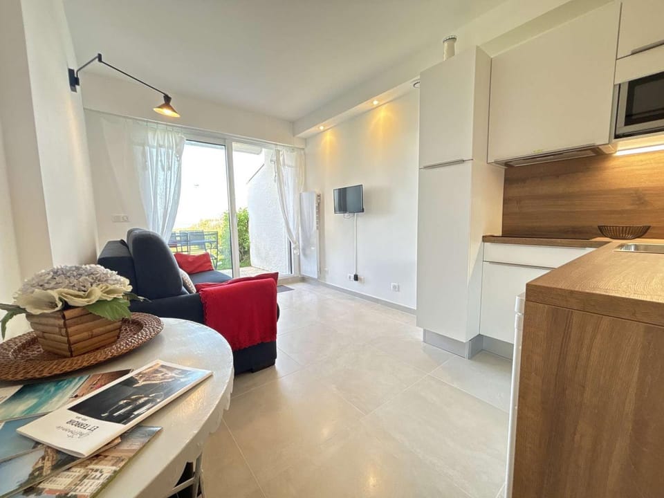 Studio en bord de mer à Royan, parking, TV, tout équipé - FR-1-494-67 Apartment in Royan