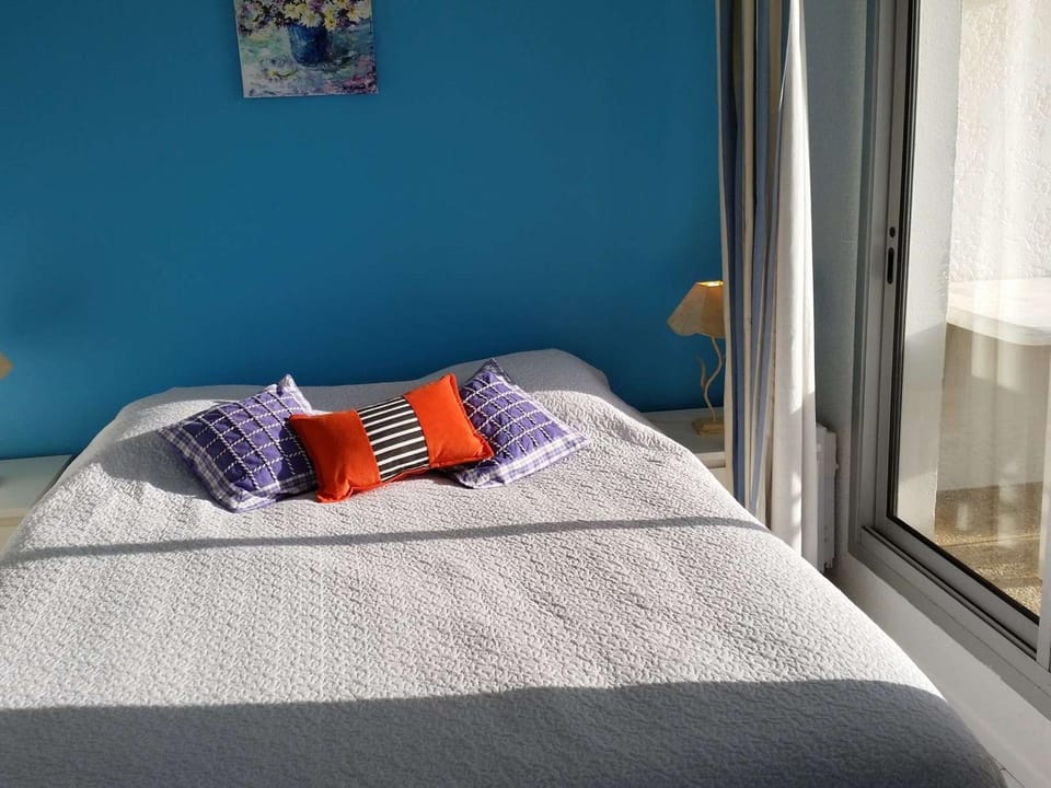 Appartement lumineux avec balcon, parking et animaux acceptés - FR-1-494-66 Apartment in Royan
