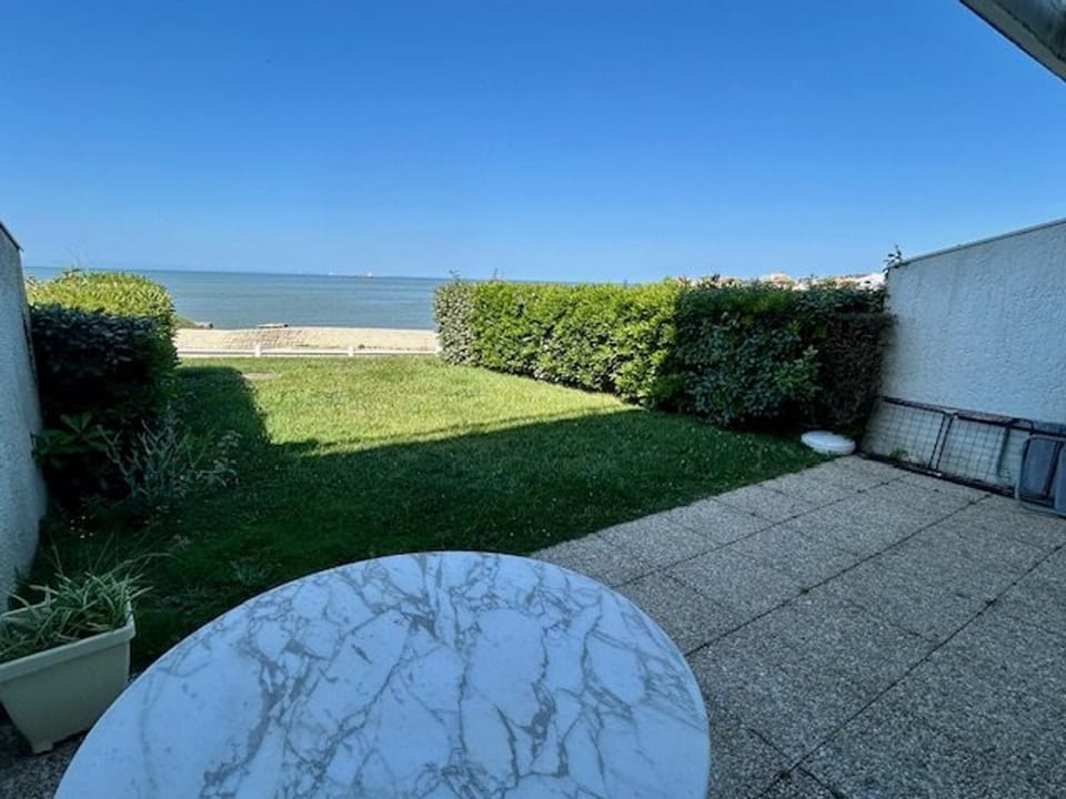 Appartement en bord de mer avec jardin, parking et animaux acceptés à Royan - FR-1-494-63 Apartment in Royan