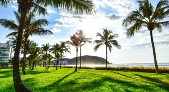 RIVIERA DE SAO LOURENÇO, CONDO ACQUA A 0,5 MIN DA PRAIA - estilo resort! Lindo apto com ar condicionado e wifi House in Bertioga