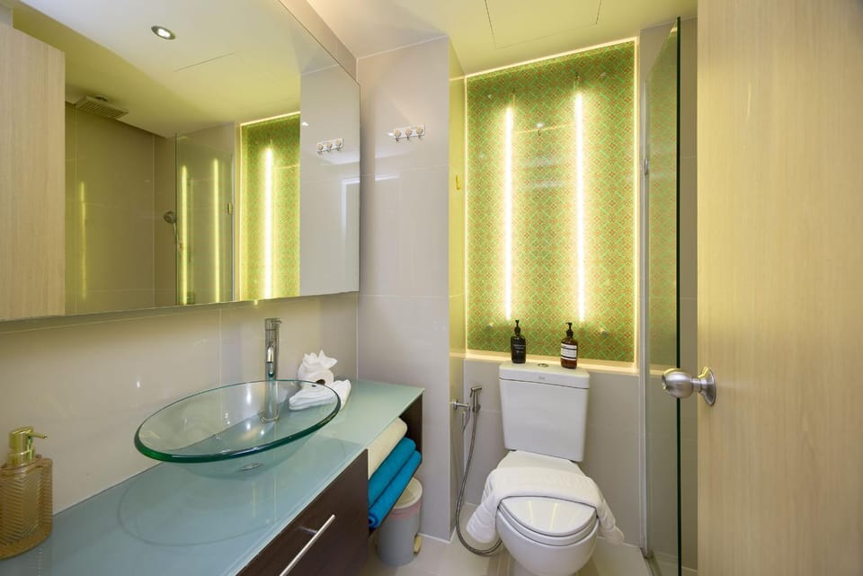 Toilet, Bathroom, towels