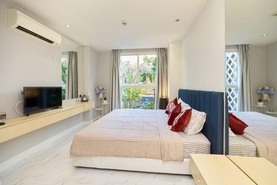 Bed, Photo of the whole room, Bedroom, air conditioner