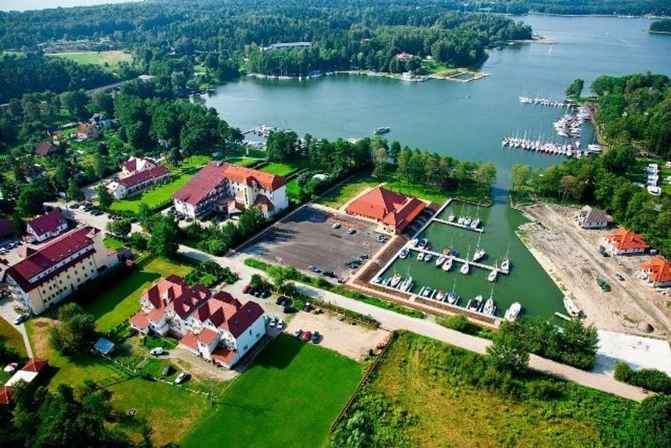 Property building, Spring, Off site, Activities, Bird's eye view, View (from property/room), View (from property/room), Lake view, Family