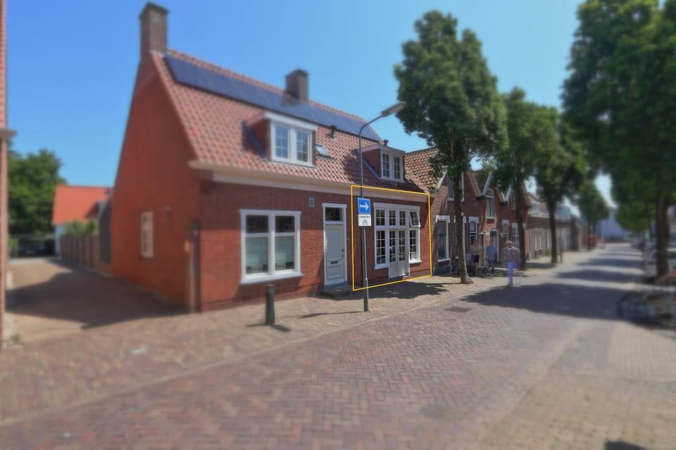 Property building, Neighbourhood, Location