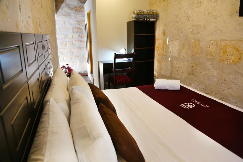 Bedroom, towels