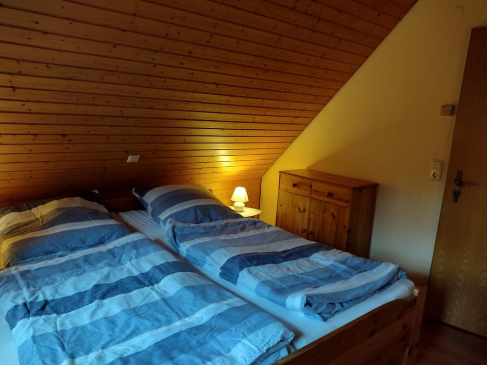 Photo of the whole room, Bedroom