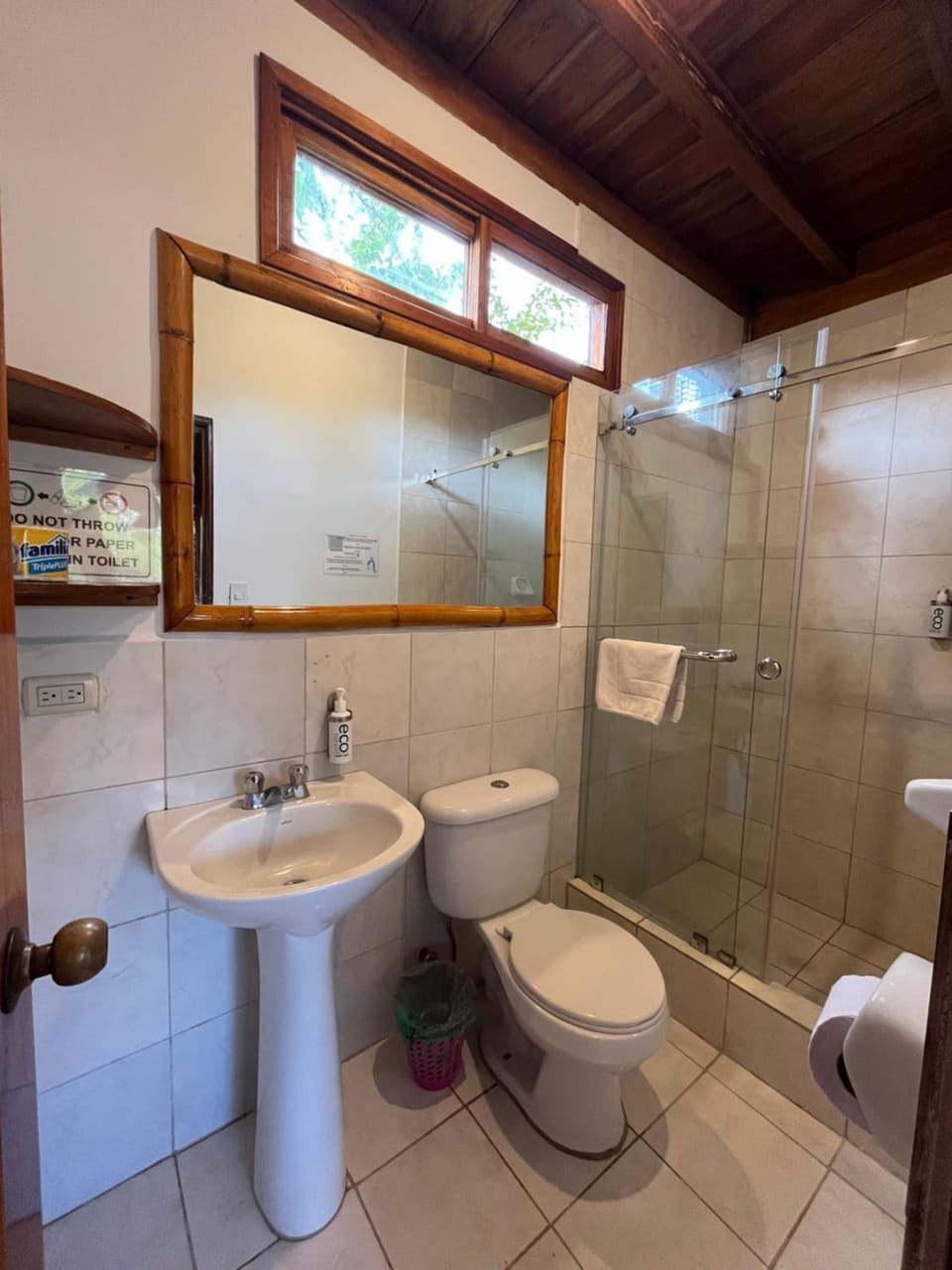 Shower, Toilet, Bathroom, towels