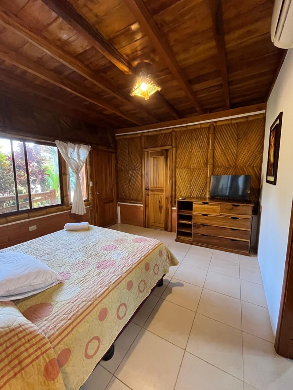Bed, TV and multimedia, Photo of the whole room, Bedroom, wardrobe