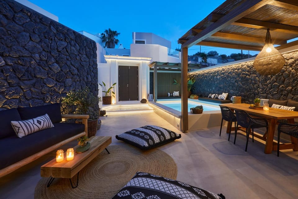 Patio, Balcony/Terrace, Seating area, Swimming pool, Swimming pool