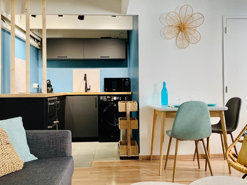 Kitchen or kitchenette, Living room, Dining area