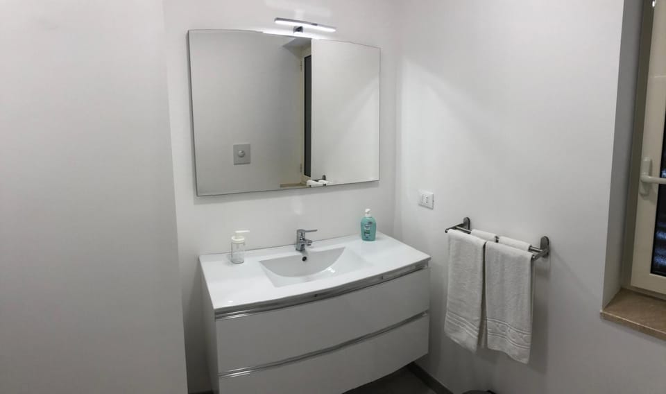 Bathroom, towels