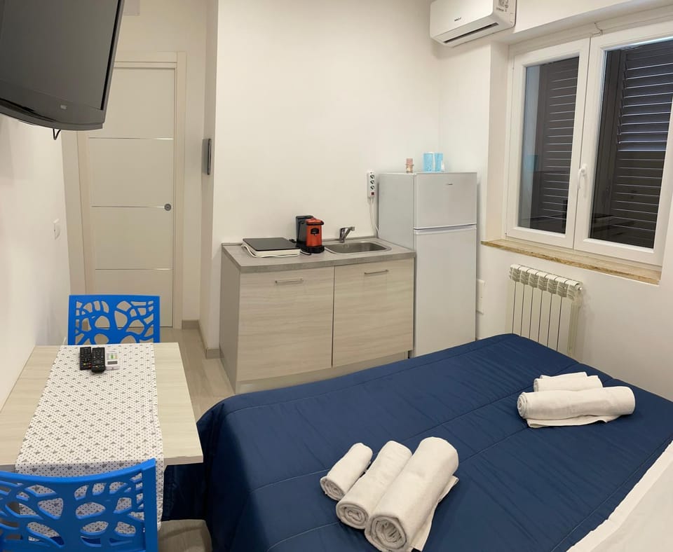 TV and multimedia, Kitchen or kitchenette, Photo of the whole room