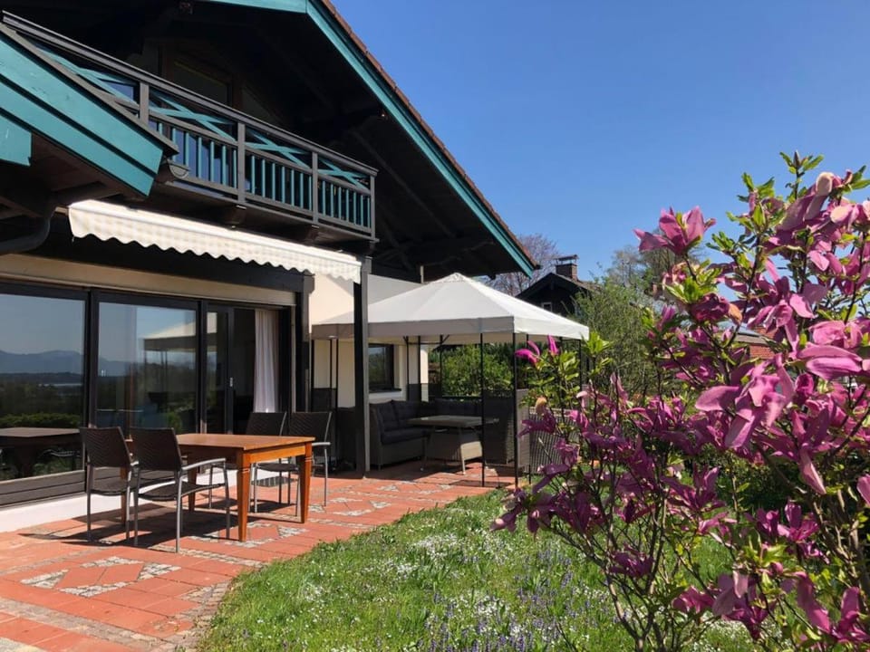 Property building, Garden, Balcony/Terrace