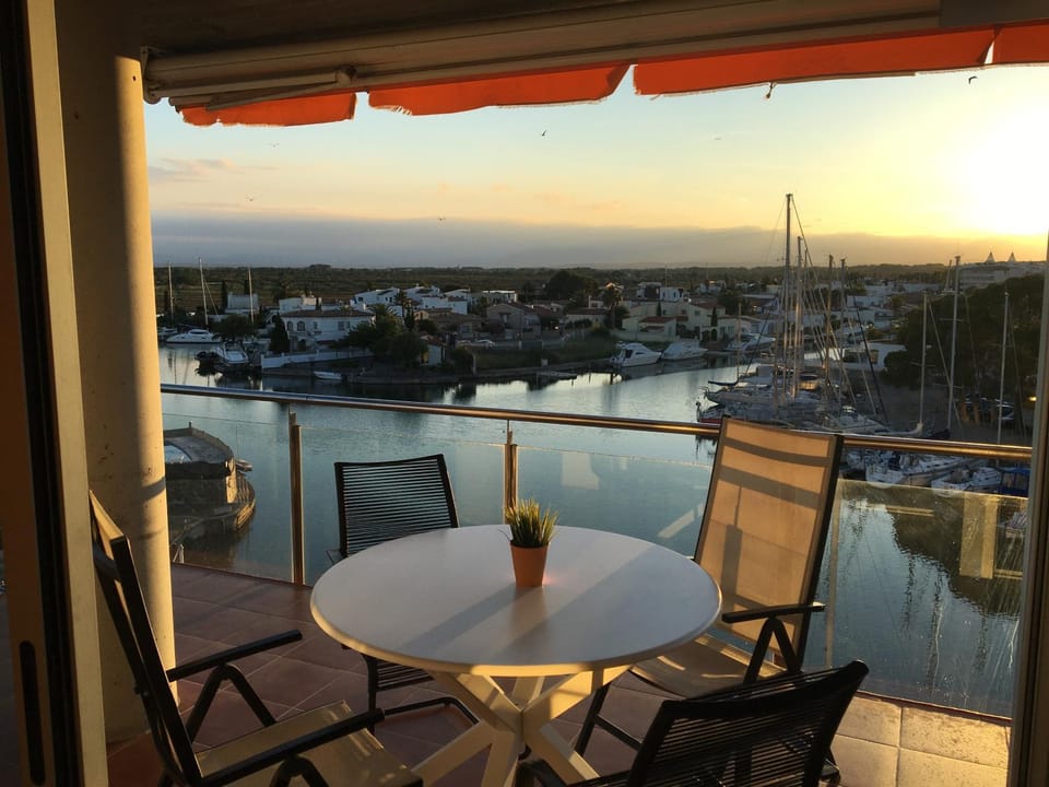 Property building, Balcony/Terrace