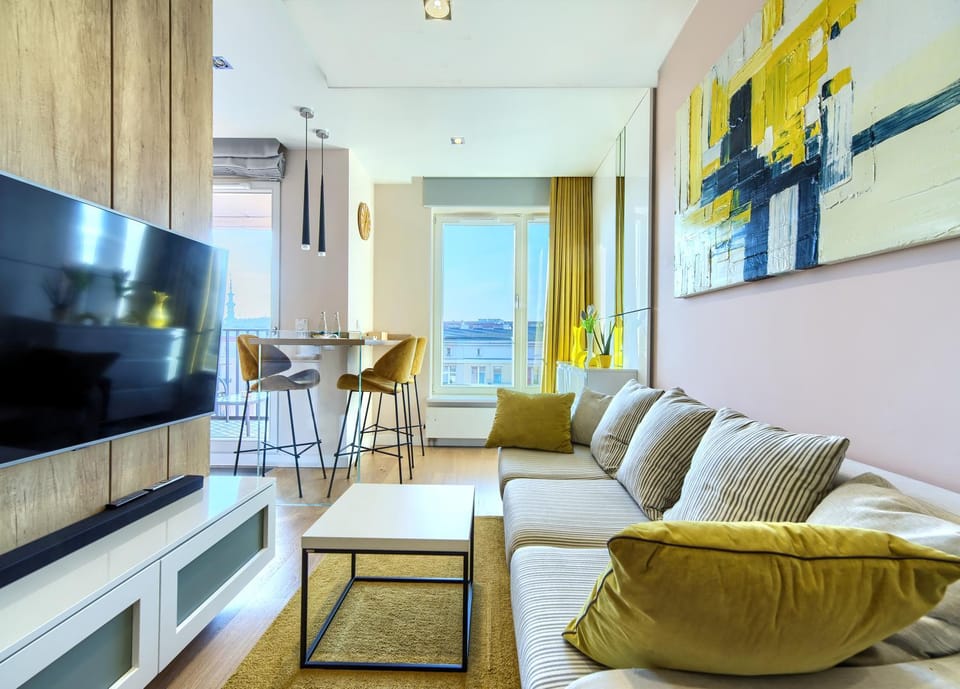 Communal lounge/ TV room, Living room, Seating area