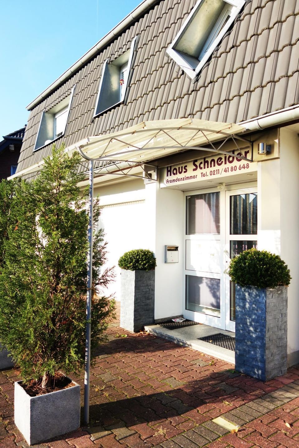 Property building, Facade/entrance, Property logo or sign